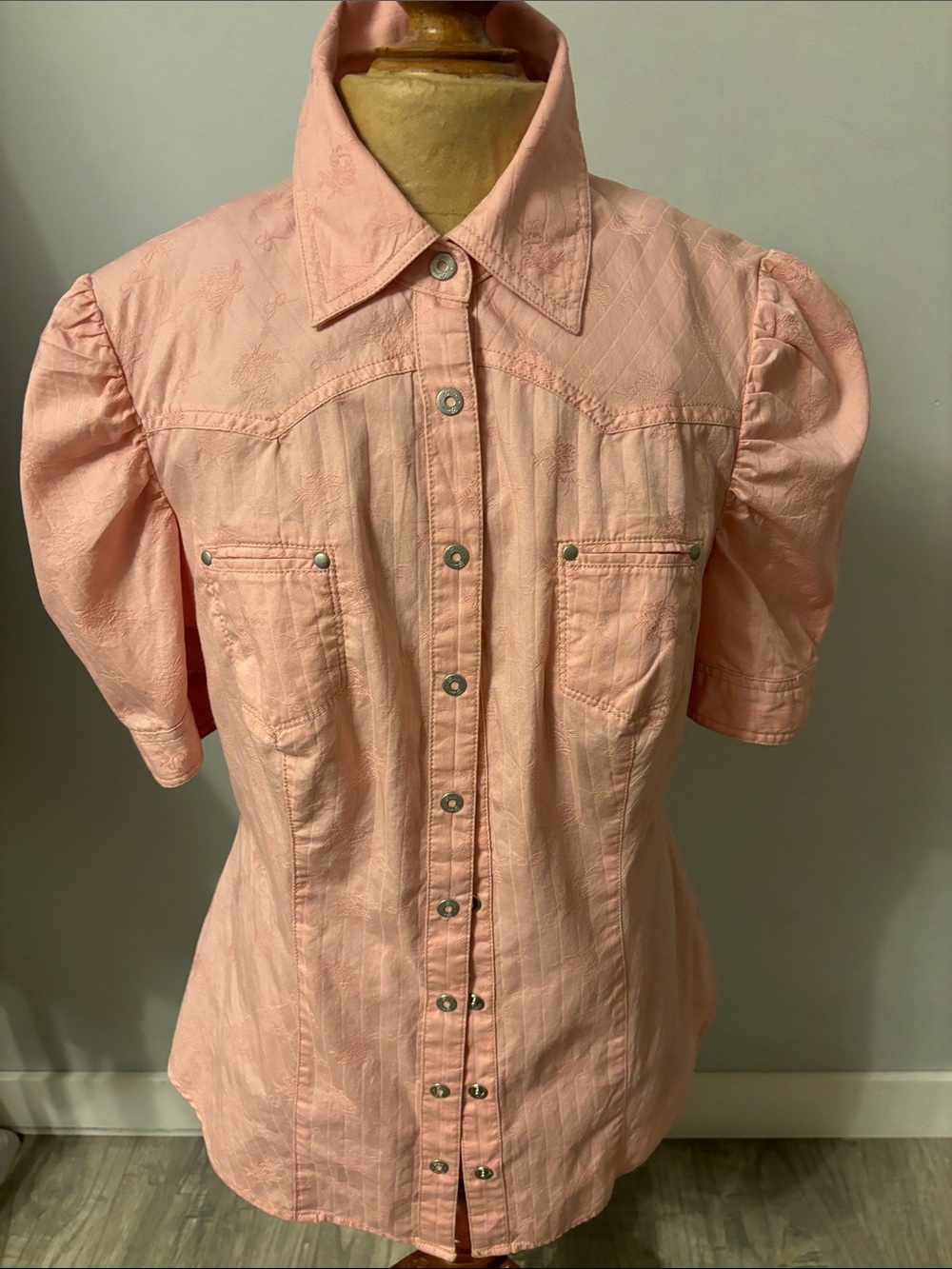 Guess Pink Puff Sleeve Button-Down Shirt - Picture 8 of 11
